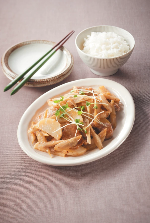 ひれ肉と根菜の甘辛炒め