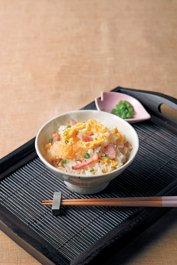 厚切りベーコンと卵の混ぜ込みご飯