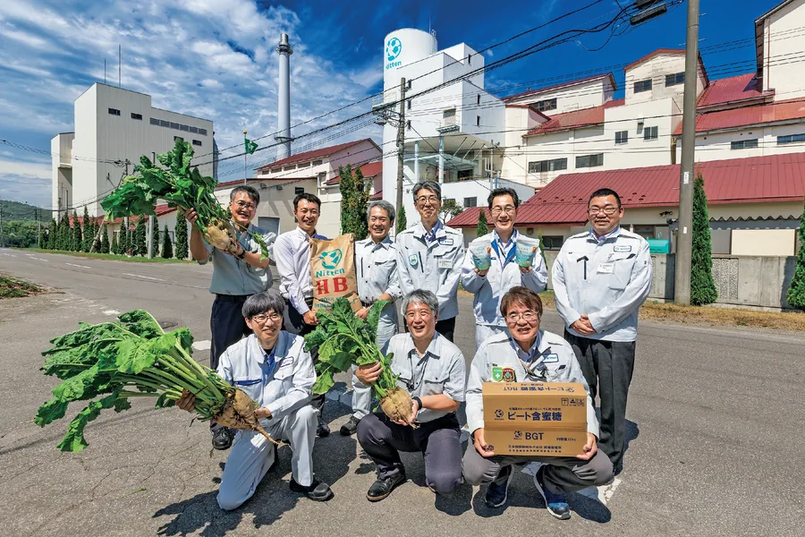 株式会社ニッテン 美幌製糖所の皆さん（農務課・佐藤さん、札幌営業所・藤井さん、物流課・大森さん、所長・高谷さん、副所長・名倉さん、総務課・中川さん、前列左から工務課・池田さん、農務課・板垣さん、副所長・清水さん）
